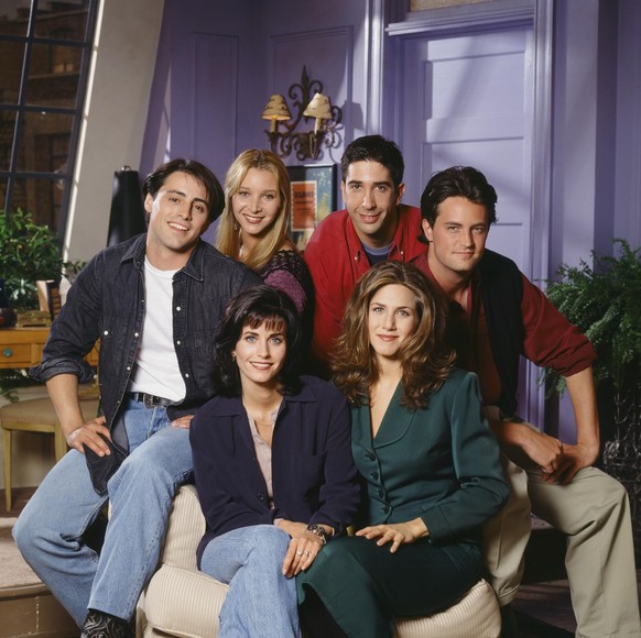 Jennifer Aniston, Courteney Cox, Lisa Kudrow, Matt LeBlanc, Matthew Perry, and David Schwimmer in Friends (1994)