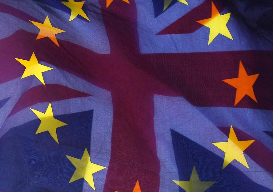 epa06384871 The British Union flag and European Union flag outside parliament in London, Britain, 12 December 2017. British Prime Minister Theresa May is set to face another Brexit Bill showdown over  ...