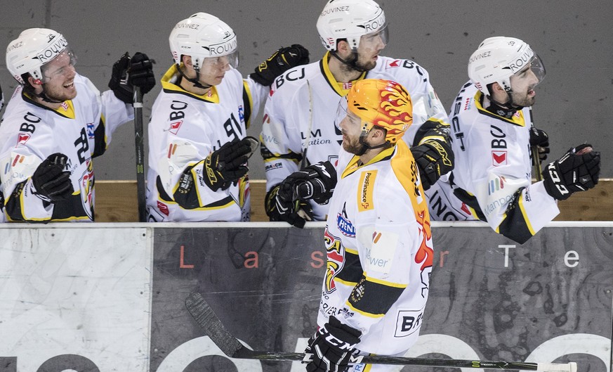 Ajoies Spieler feiern ihren Treffer zum 4:2 im ersten Playoff-Halbfinalspiel der National League B zwischen dem SC Langenthal und dem HC Ajoie, am Sonntag, 5. Maerz 2017, in der Eishalle Schoren in La ...