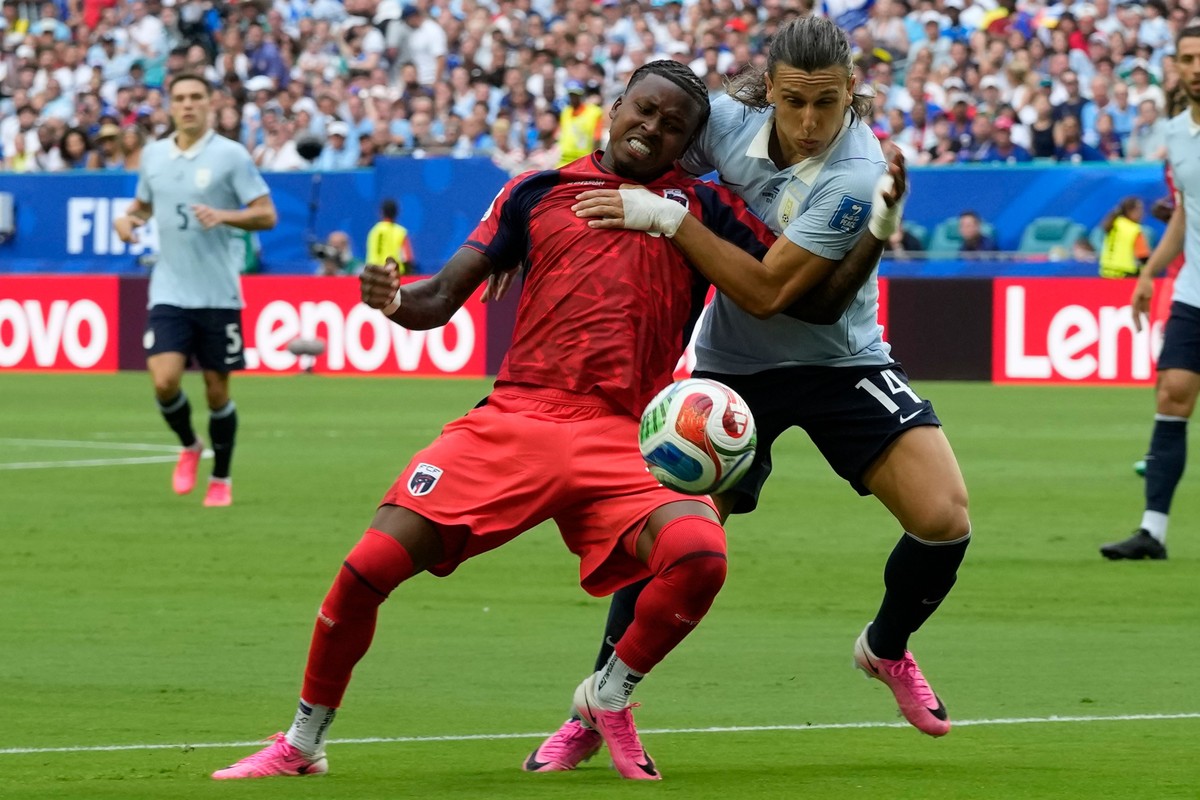 Cape Verde's Sidny Lopes Cabral, left, and Uruguay's Agustin Canobbio fight for the ball during the World Cup Group H soccer match between Uruguay and Cape Verde in Miami Gardens, Fla., Sund ...