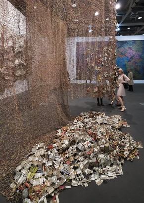 «Gli» (Mauer) vom Ghanaer El Anatsui.