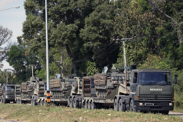 epa12586910 Thai soldiers&#039; armored vehicles are being transported near the frontline during clashes with Cambodian troops in Kab Choeng district, Surin province, Thailand, 12 December 2025. Accor ...