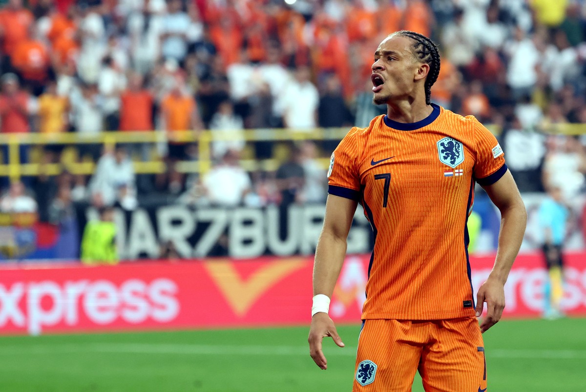 epa11470998 Xavi Simons of the Netherlands celebrates scoring the 1-0 during the UEFA EURO 2024 semi-finals soccer match between Netherlands and England, in Dortmund, Germany, 10 July 2024. EPA/FRIEDE ...