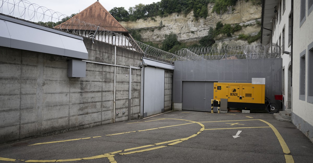 Aufstand-in-Schweizer-Gef-ngnis-H-ftlinge-bauen-Barrikaden-und-verw-sten-Geb-ude
