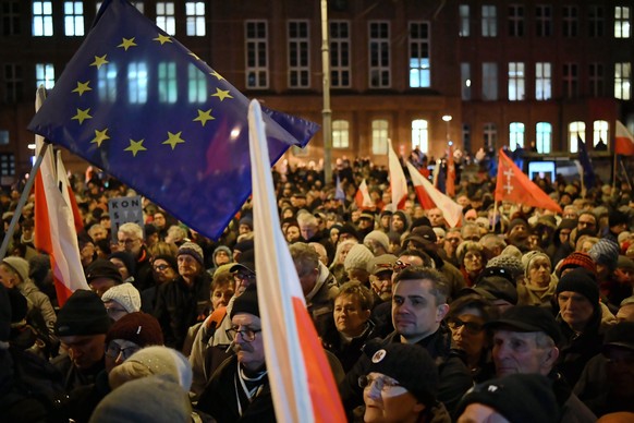 epa08079998 People gather in a protest against new bill on judges in front of the seat of the regional court in Gdansk, Poland, 18 December 2019. MPs from Polish ruling party Law and Justice (PiS) fil ...