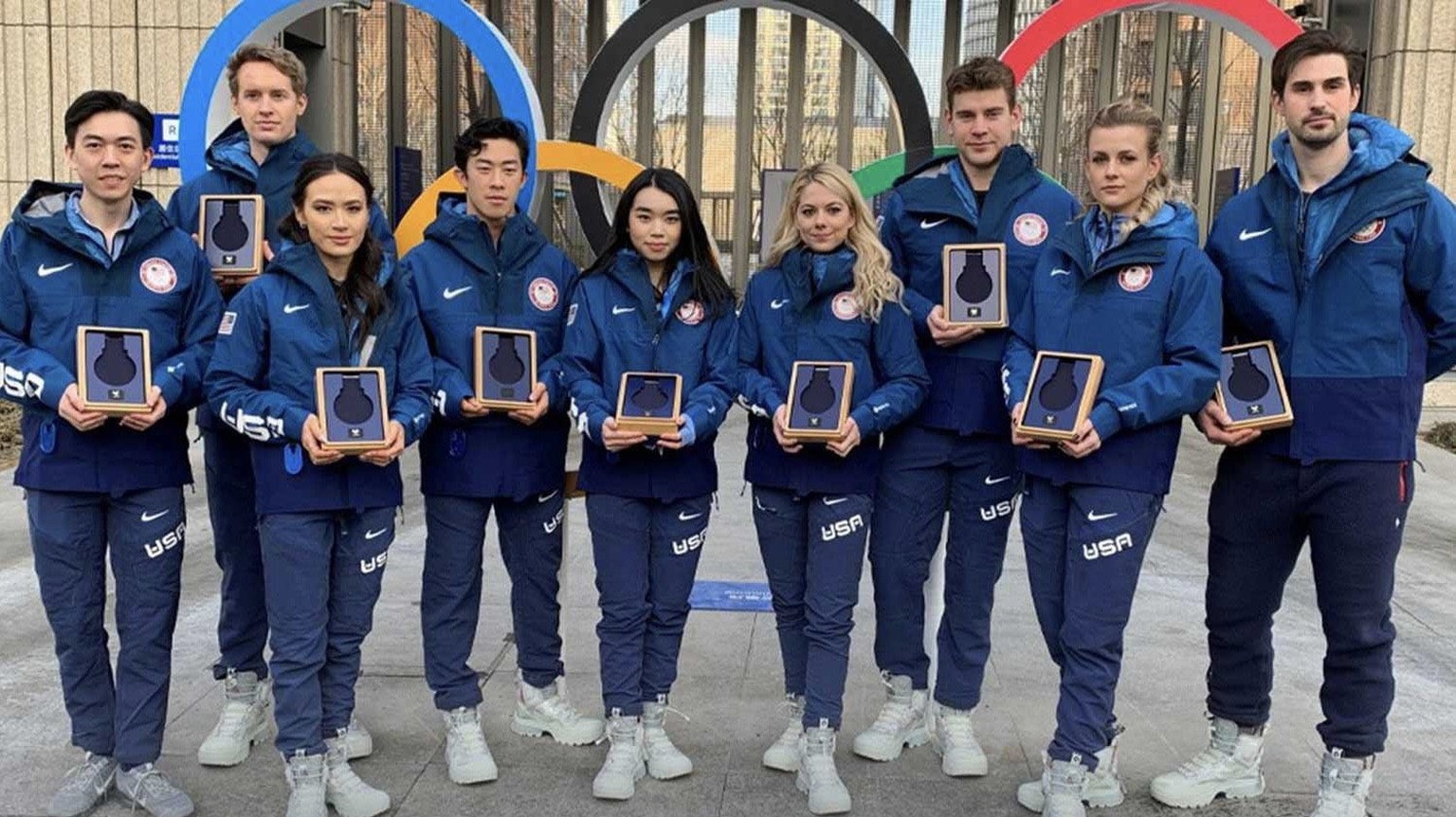 Das US-Eiskunstlauf-Team wartet immer noch auf seine Medaillen aus Peking.