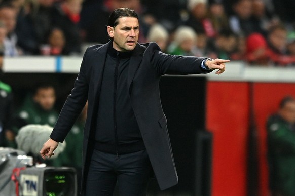 epa09564943 Leverkusen&#039;s head coach Gerardo Seoane reacts during the UEFA Europa League group G stage match between Bayer 04 Leverkusen and Real Betis Sevilla in Leverkusen, Germany, 04 November  ...