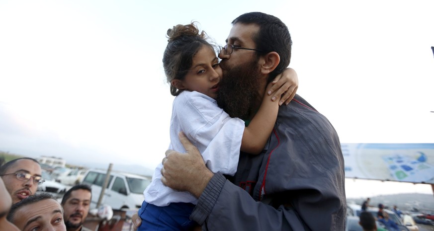 Adnan nach seiner Freilassung zusammen mit seiner Tochter vereint.