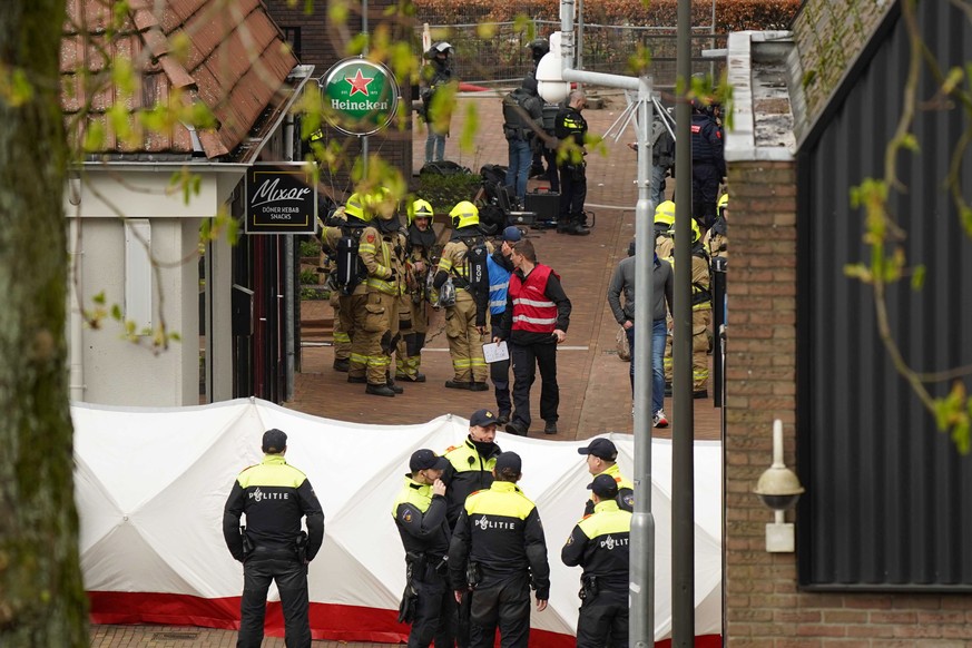 epa11250884 Police and emergency services are deployed in the center of Ede, the Netherlands, 30 March 2024. A spokesman for the municipality confirmed that a hostage situation is underway in the cent ...