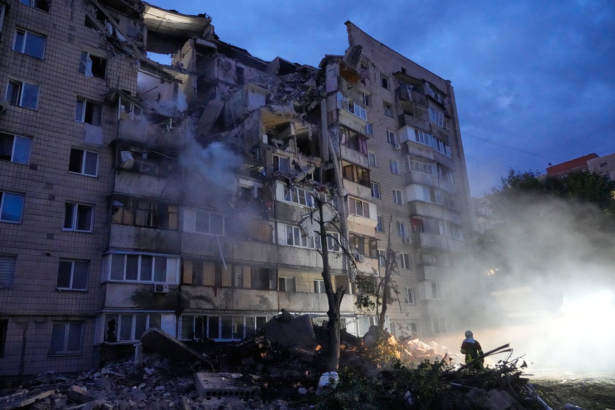 Rescuers work the scene of a building damaged by Russian missile attack in Kyiv, Ukraine, Monday, July 6, 2026. (AP Photo/Efrem Lukatsky)
Russia Ukraine War