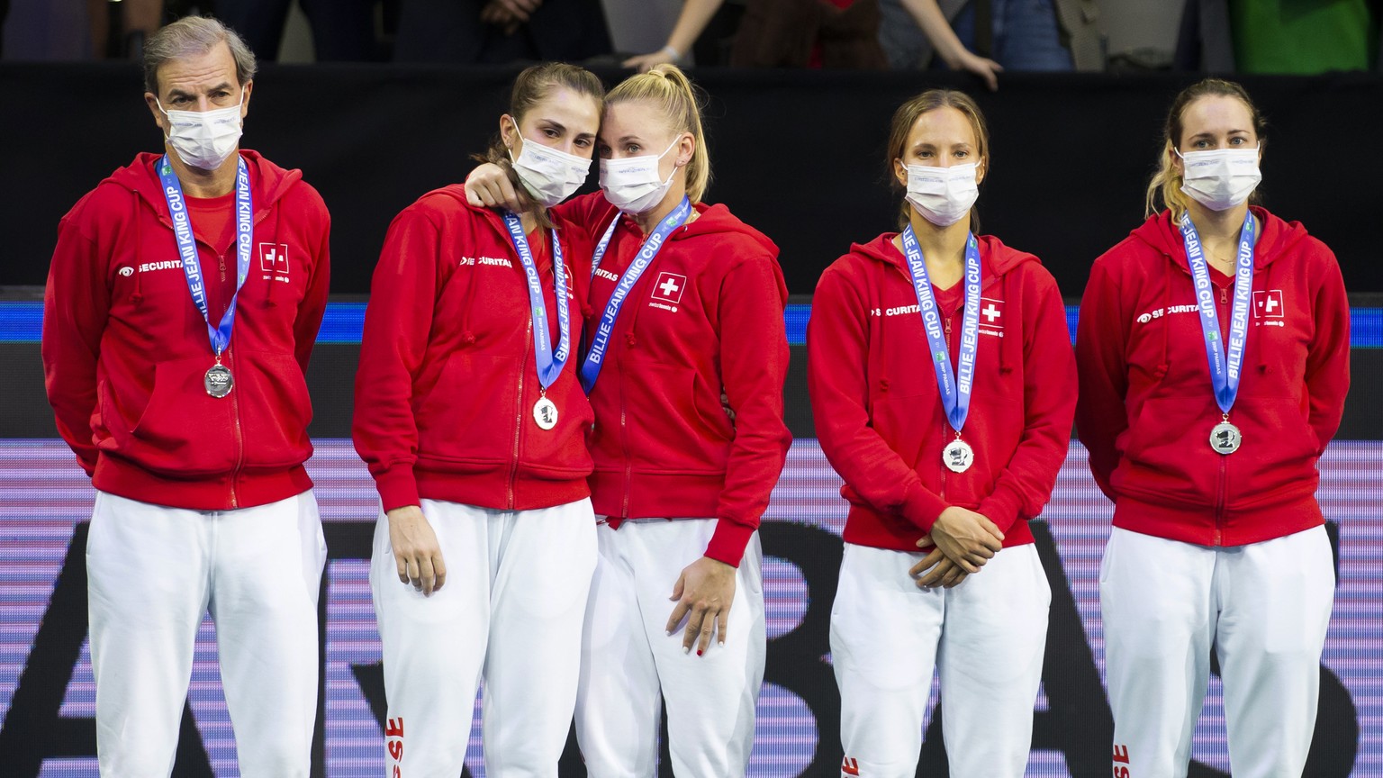 Switzerland&#039;s team captain Heinz Guenthardt, Belinda Bencic, Jil Teichmann, Viktorija Golubic and Stefanie Voegele, from left, are disappointed during the ceremony after the Billie Jean King Cup  ...