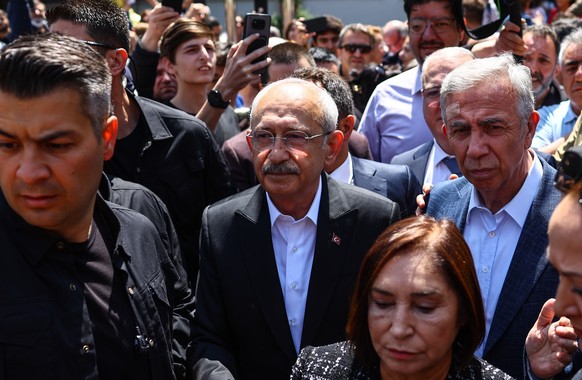 epa10626838 Turkish presidential candidate Kemal Kilicdaroglu (C), leader of the opposition Republican People&#039;s Party (CHP) and his wife Selvi Kilicdaroglu leaving from a polling station in Ankar ...