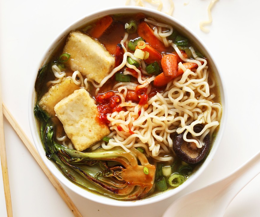 ramen suppe nudelsuppe asiatisch vegan vegetarisch tofu essen food http://minimalistbaker.com/easy-vegan-ramen/