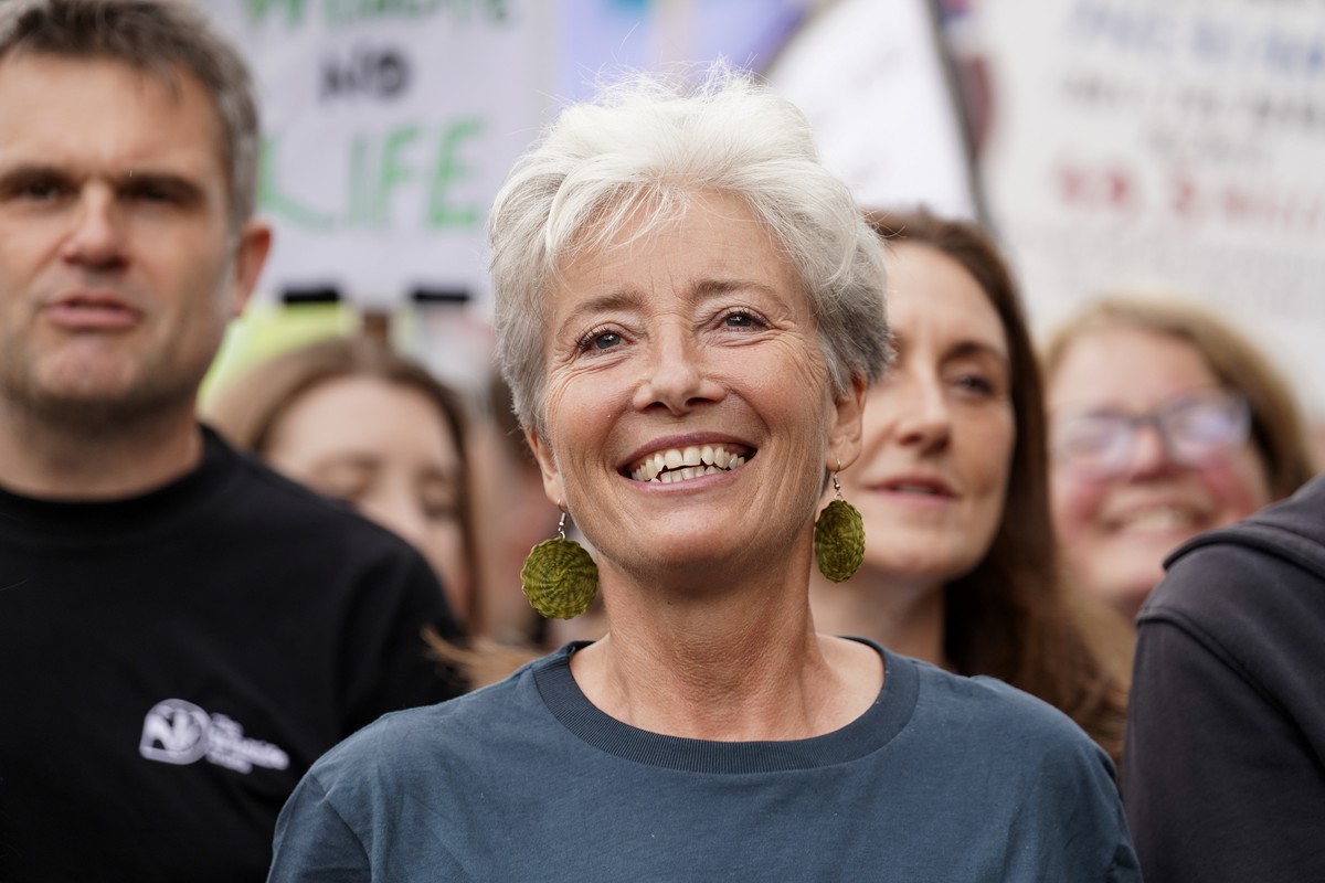 epa11430234 British actor and campaigner Emma Thompson (C) takes part in the 'Restore Nature Now' march in London, Britain, 22 June 2024. More than 350 environmental groups including the Nat ...
