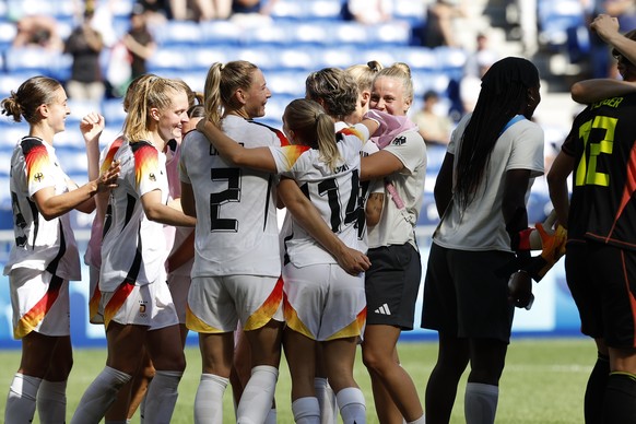 epa11540036 Germany&#039;s players celebrate after winning the Women Bronze Medal match bronze medal match between Spain and Germany of the Soccer competitions in the Paris 2024 Olympic Games, in Lyon ...