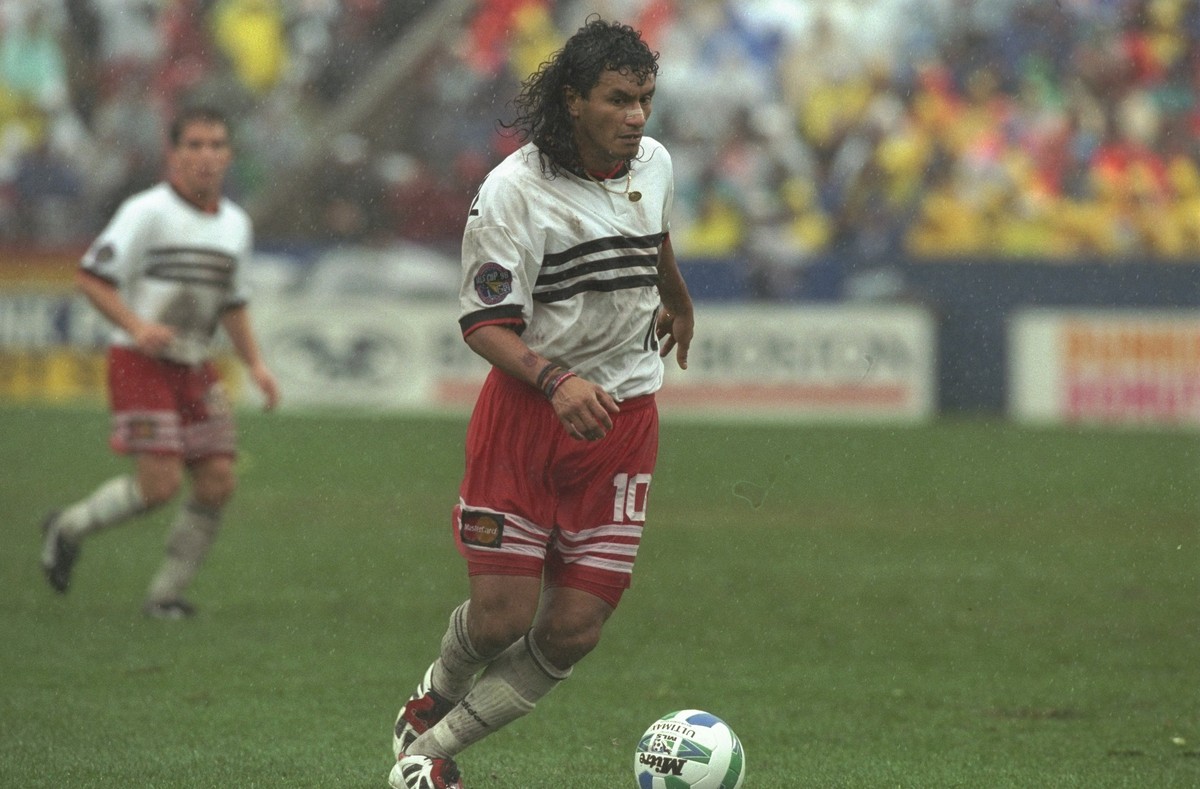 20 Oct 1996: Marco Etcheverry of DC United moves the ball during the Major League Soccer MLS Championship game against the Los Angeles Galaxy at Foxboro Stadium in Foxboro, Massachusetts. DC United wo ...