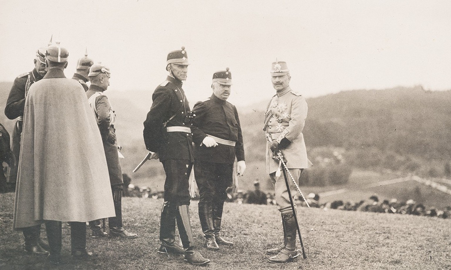 Die Nähe von Ulrich Wille zum deutschen Kaiser Willhelm II. – hier beim Kaisermanöver 1912 im Kanton St. Gallen – war für den Bundesrat ein wichtiges Argument für die Wahl zum General. Links neben Wil ...