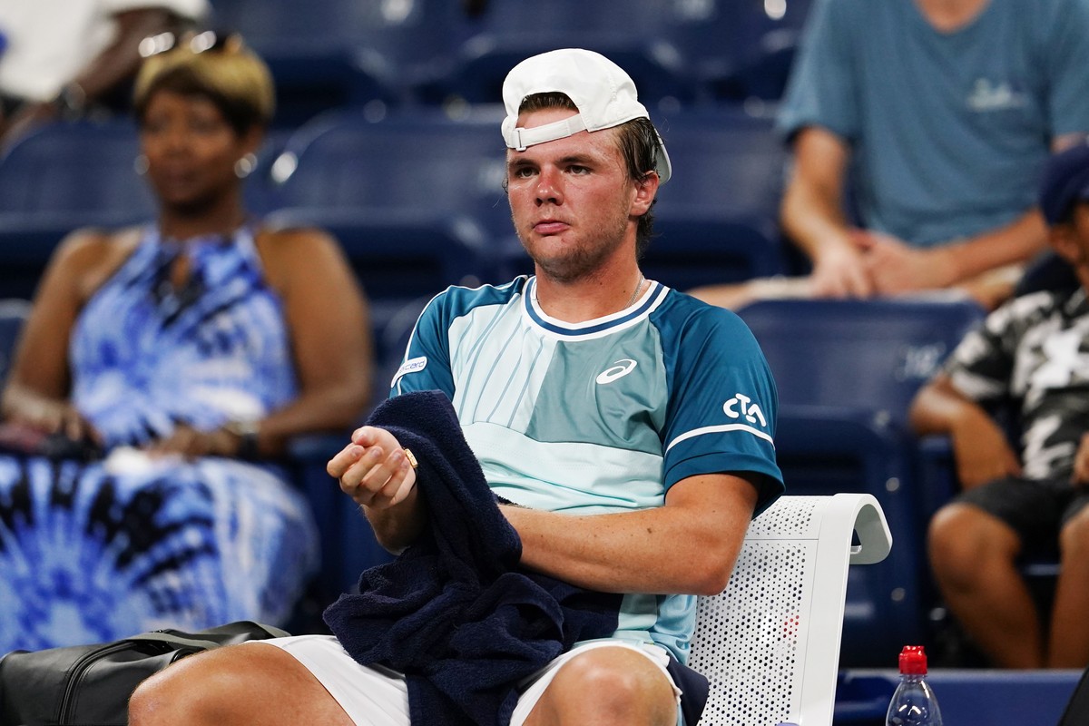epa10838973 Dominic Stricker of Switzerland during his fourth round match against Taylor Fritz of the USA at the US Open Tennis Championships at the USTA National Tennis Center in Flushing Meadows, Ne ...