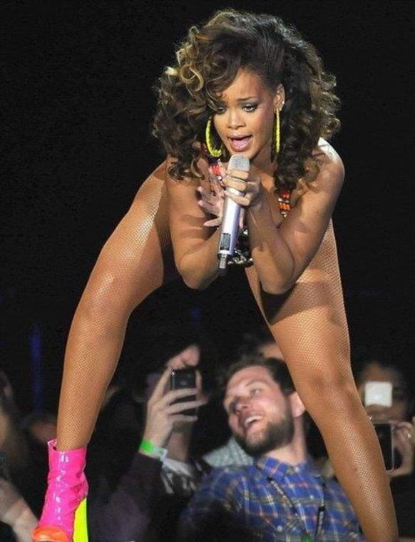 Okay, okay. Rihanna ist jetzt nicht wildfremd. Aber auch ihr sind solche Szenen bestimmt nicht angenehm.&nbsp;