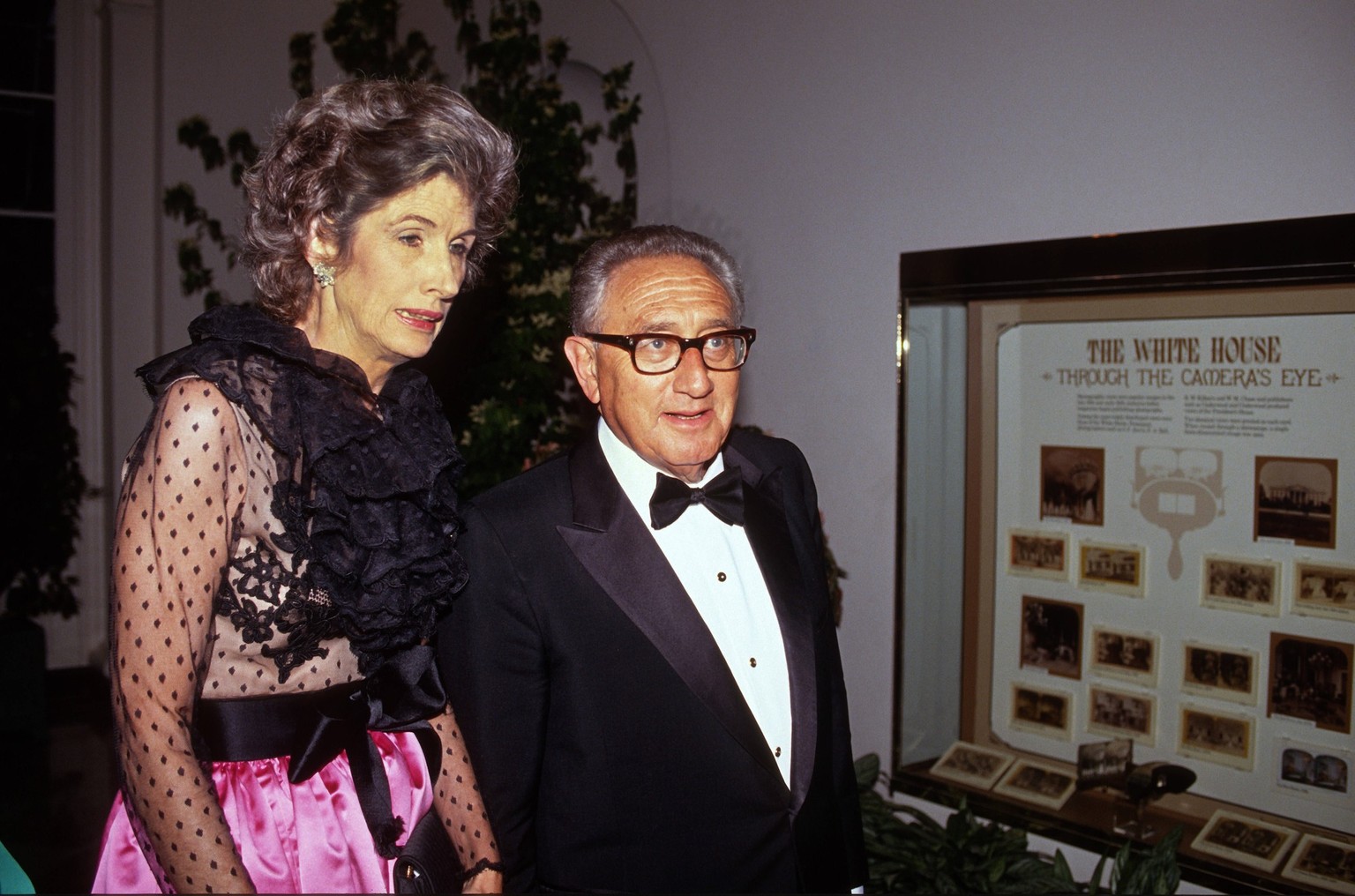 May 14, 1991, Washington, District of Columbia, USA: Former US Secretary of State Henry A Kissinger and his wife, Nancy, arrive at the White House in Washington, DC for the State Dinner honoring Queen ...