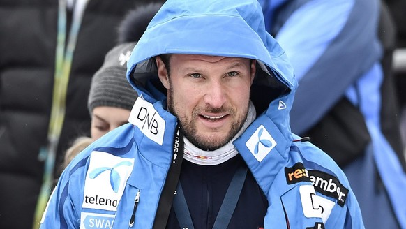 epa05709181 Norway&#039;s Aksel Lund Svindal in the finish area during a training session for the men&#039;s downhill race of the FIS Alpine Skiing World Cup at the Lauberhorn, in Wengen, Switzerland, ...