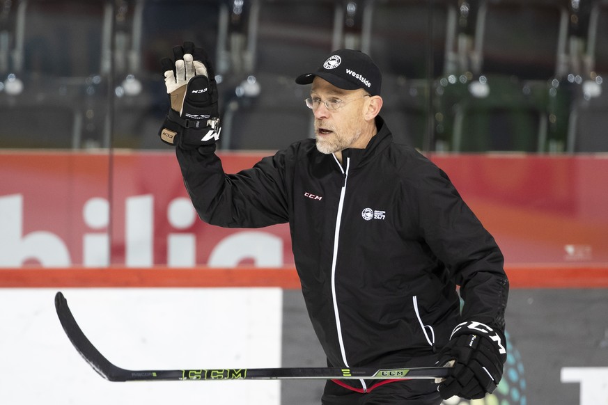 Der neue Trainer des SC Bern, Hans Kossmann, waehrend seinem ersten Training mit dem SC Bern, am Mittwoch, 29. Januar 2020 in der Postfinance Arena in Bern. (KEYSTONE/Peter Klaunzer)