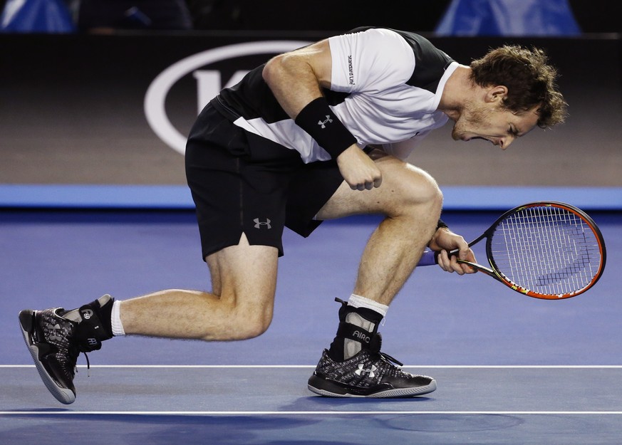 Andy Murray feiert einen Punktgewinn im Fünf-Satz-Halbfinal gegen Milos Raonic.&nbsp;