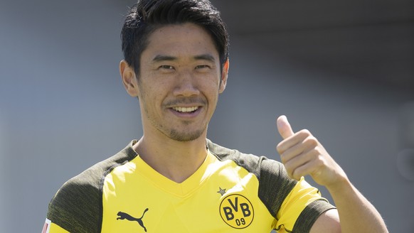 epa06940900 Shinji Kagawa of Borussia Dortmund during the team presentation at Training Ground Brackel in Dortmund, Germany, 10 August 2018. EPA/CHRISTOF KOEPSEL / POOL