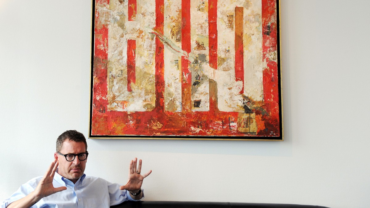 ARCHIV - Kai Diekmann, damals Chef der "Bild"-Zeitung, spricht am 07.06.2012 in seinem Buero in Berlin. (zu dpa "Kai Diekmann verlaesst Medienhaus Axel Springer" vom 30.12.2016) (K ...