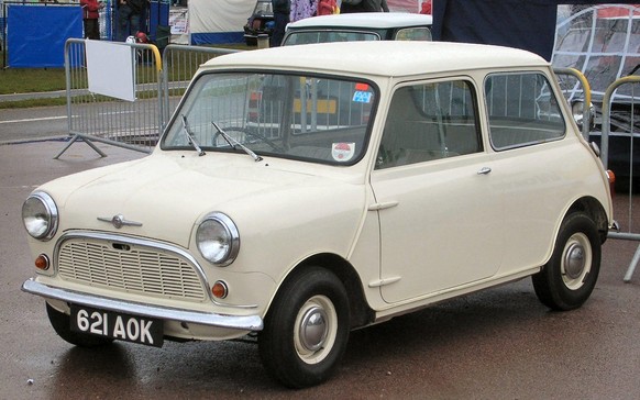 BMC Morris Mini Minor 1959 original-mini auto retro design https://en.wikipedia.org/wiki/Mini#/media/File:Morris_Mini-Minor_1959_(621_AOK).jpg