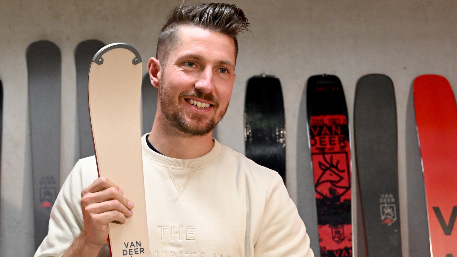 Marcel Hirscher mit den von ihm mitentwickelten Skis