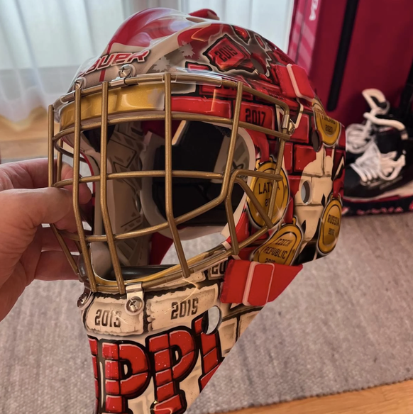 Ein weiteres Abschiedsgeschenk: Eine speziell designte Goalie-Maske.