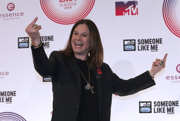 Schaut her, meine Klunker: Altmeister Ozzy Osbourne nach seinem Auftritt.&nbsp;