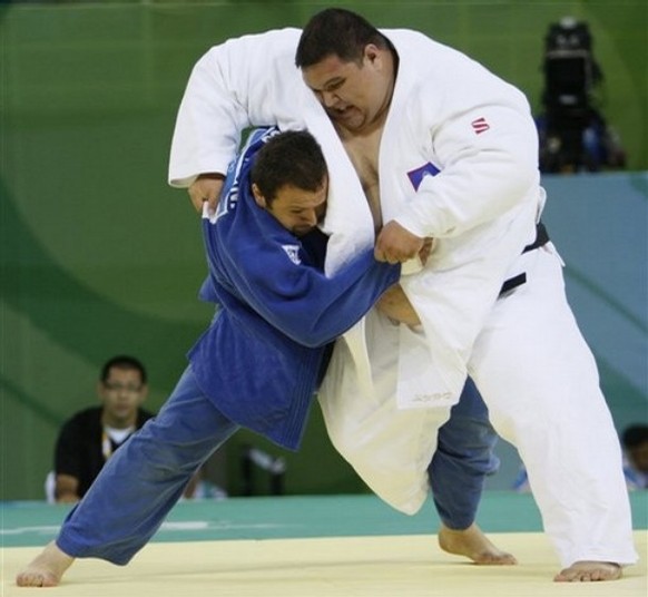 Georgia&#039;s Lasha Gujejiani, blue, fights Guam&#039;s Ricardo Blas Jr. at the judo men&#039;s +100kg heavyweight division preliminaries at the Beijing 2008 Olympics in Beijing, Friday, Aug. 15, 200 ...