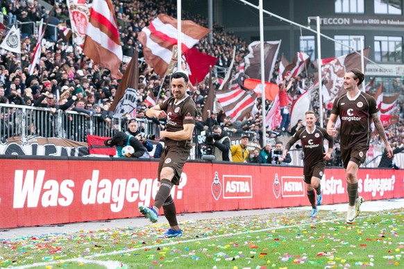 Fu�ball I Herren I Saison 2023-2024 I 2. Bundesliga I 25. Spieltag I FC St. Pauli - Hertha BSC I 10.03.2024 Manolis Saliakas 2, FC St. Pauli jubelt. Hamburg Millerntor-Stadion Hamburg Deutschland ***  ...