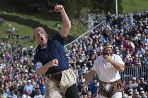 Thürig jubelt am Fusse des Säntis.