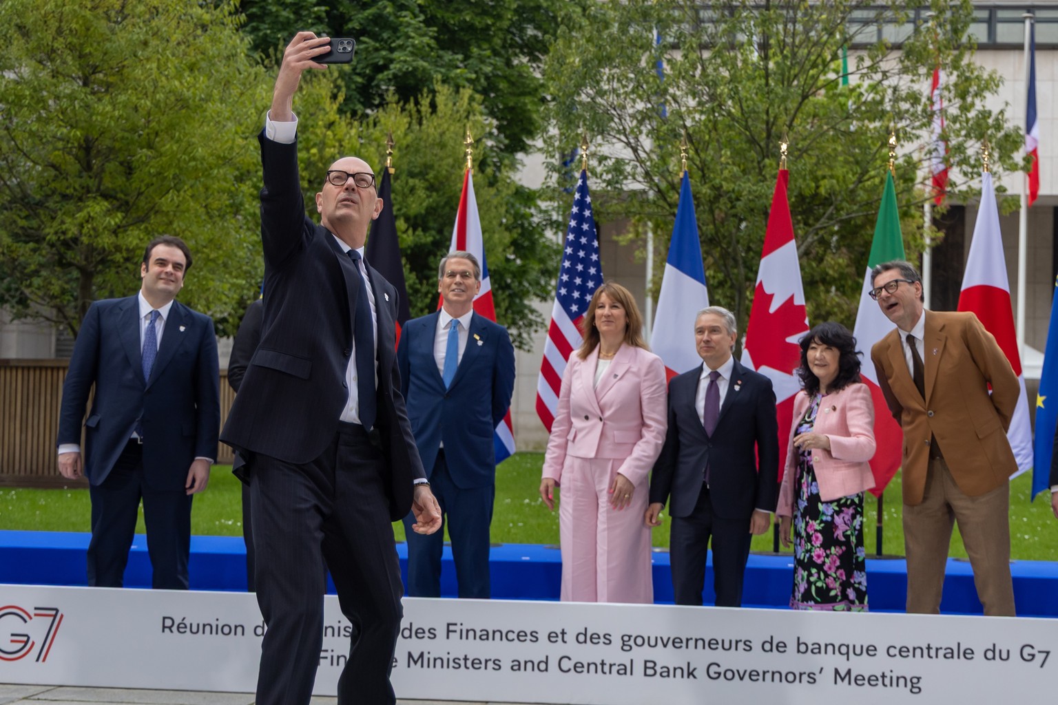 KEYPIX - epa12970360 French Finance Minister Roland Lescure (front) takes a selfie picture with (L-R, back) Eurogroup's President Kyriakos Pierrakakis, Vice Chancellor of Germany Lars Klingbeil ( ...