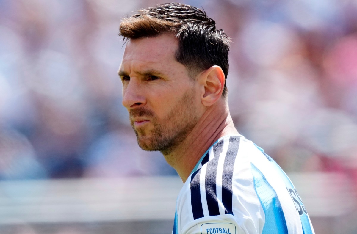 Argentina's Lionel Messi (10) walks onto the field before taking on Spain during first half FIFA World Cup final action, in East Rutherford, N.J., Sunday, July 19, 2026. (Frank Gunn/The Canadian  ...