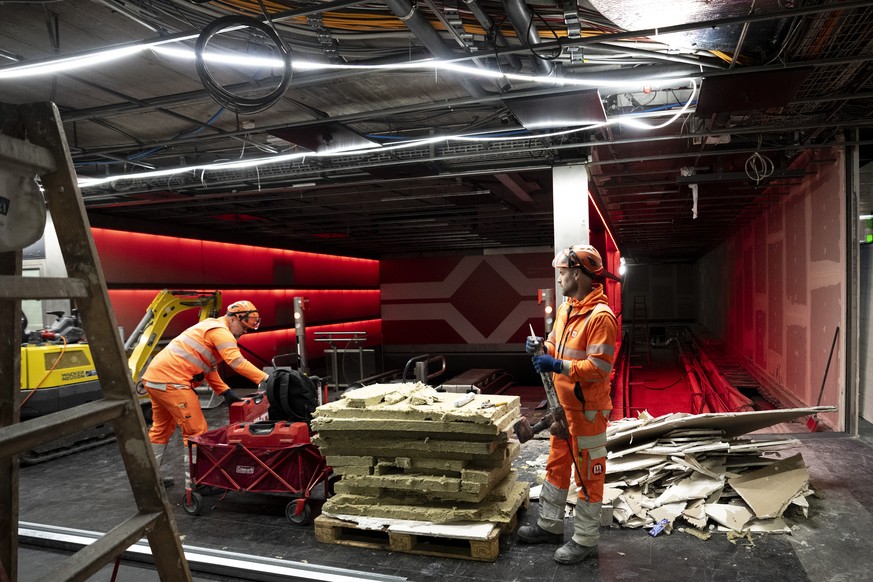Bauarbeiterer arbeiten auf der Baustelle der SZU Bahnstation am Zuerich HB waehrend der Totalsperrung der Strecke zwischen dem Bahnhof Selnau und dem Zuerich HB am Mittwoch, 29. April 2026 in Zuerich. ...