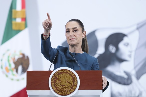 epa12269049 Mexican President Claudia Sheinbaum participates in a press conference at the National Palace in Mexico City, Mexico, 28 July 2025. Sheinbaum stated that she hopes to reach an agreement th ...