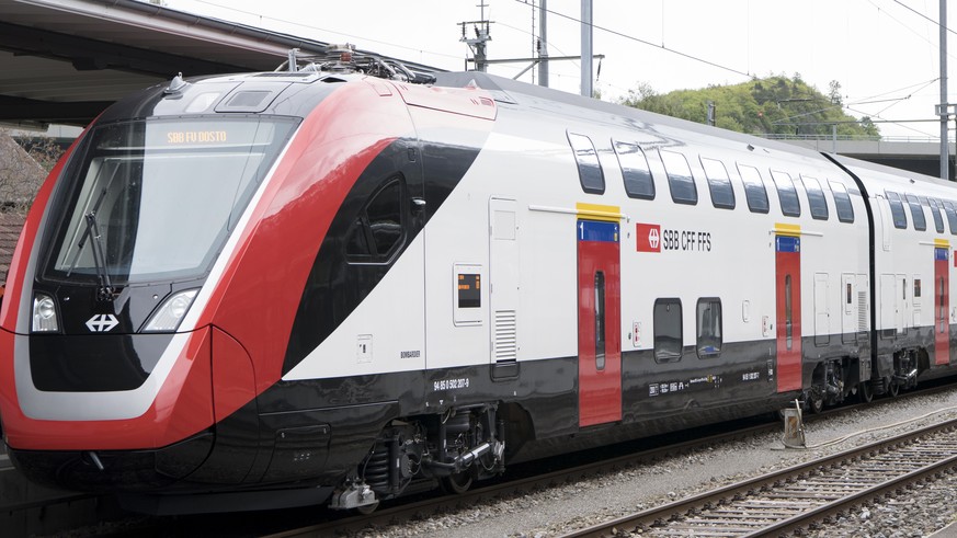 Der neue Fernverkehrszug der SBB &quot;FV Dosto&quot;, ein Doppelstockzug, fotografiert wahrend der Typentestfahrt in Interlaken, am Donnerstag, 11. Mai 2017. (KEYSTONE/Anthony Anex)