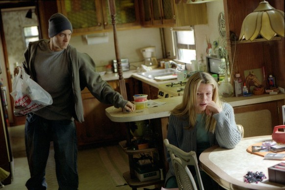 8 MILE, Eminem with Kim Basinger, 2002, c Universal/Courtesy of Everett Collection Universal/Courtesy of Everett Collection ATTENTION RECORDING DATE ESTIMATED RELEASExINxGERxSUIxAUTxONLY Copyright: xUnivers ...