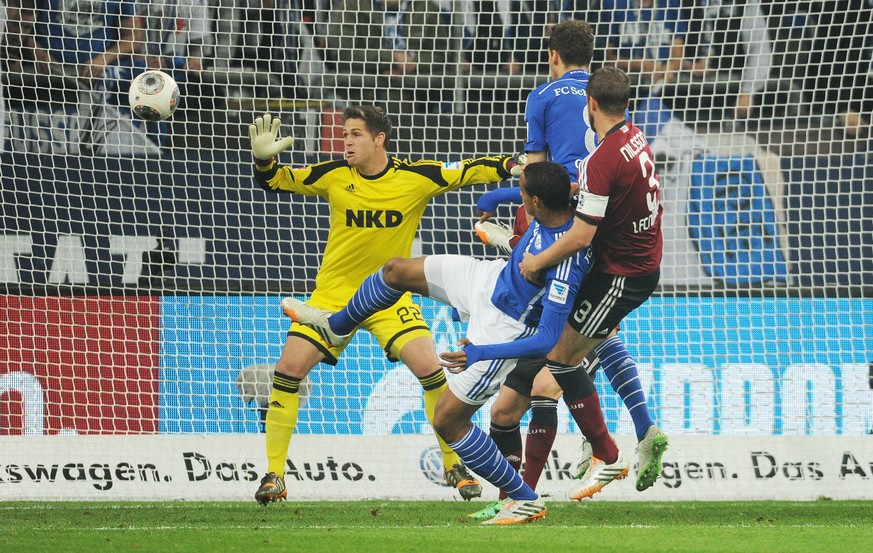 Vorentscheidung im Abstiegskampf? Matip trifft an Rakovsky vorbei zum Schalker 1:0.