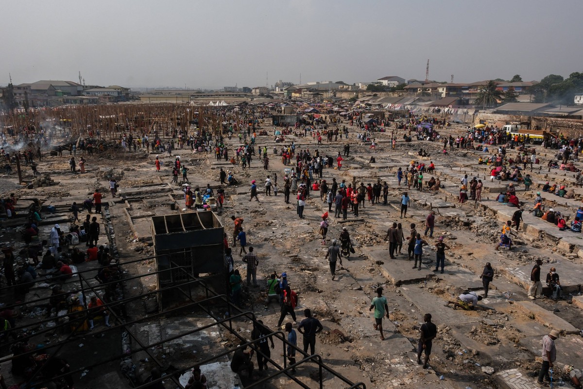 January 4, 2025, Accra, Accra, Ghana: Traders start rebuilding the Kantamanto Market, one of the largest second-hand clothing resale hubs in Ghana, following a fire outbreak on January 2, 2024. Accra  ...