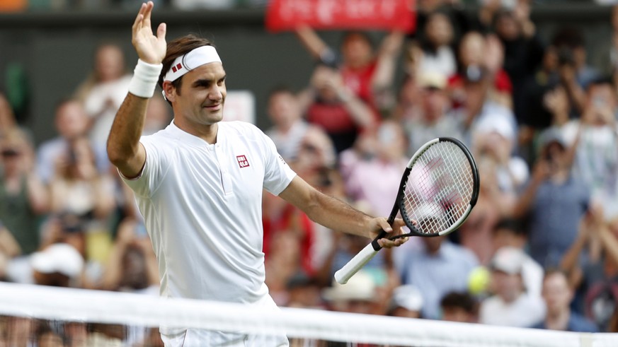 epa06869317 Roger Federer of Switzerland celebrates his win over Jan-Lennard Struff of Germany in their third round match during the Wimbledon Championships at the All England Lawn Tennis Club, in Lon ...