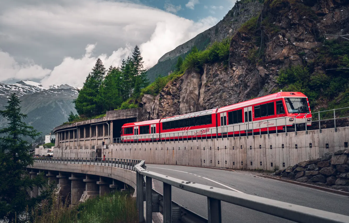 A l'abri des chutes de pierres et des avalanches: à partir de 2035, le train devrait passer par un tunnel entre Zermatt et Täsch.