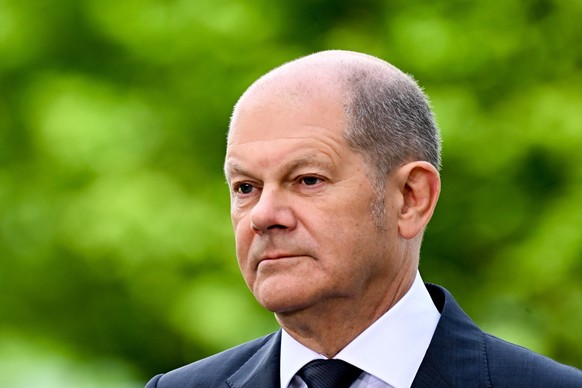 epa10012196 German Chancellor Olaf Scholz speaks during a press statement prior of meeting of the &#039;Alliance for Transformation&#039; at the Chancellery in Berlin, Germany, 14 June 2022. The meeti ...