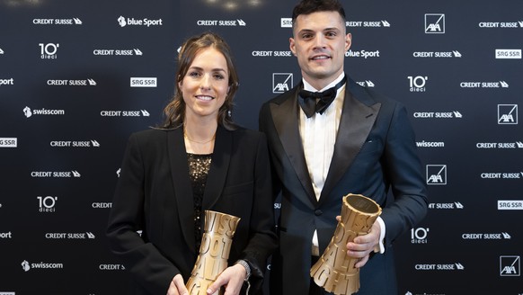 Granit Xhaka, winner of the male national player 2023 award, right, and Lia Waelti, winner of the female national player 2023 award, pose at the Swiss Football Night 2023 awards, in Bern, Switzerland, ...
