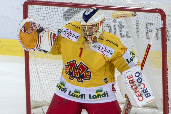 Biels Goalie Jonas Hiller, waehrend dem Meisterschaftsspiel der National League, zwischen den SCL Tigers und dem EHC Biel, am Dienstag 2.Oktober 2018 in der Ilfishalle in Langnau. (KEYSTONE /Marcel Bi ...