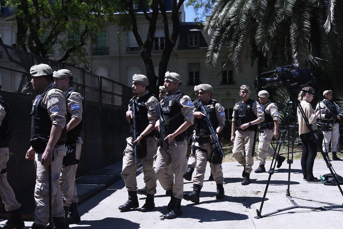 Border police reinforce security outside Saudi Arabia's embassy in Buenos Aires, Argentina, Wednesday, Nov. 28, 2018. Saudi Crown Prince Mohammed bin Salman arrived to Argentina on Wednesday morn ...